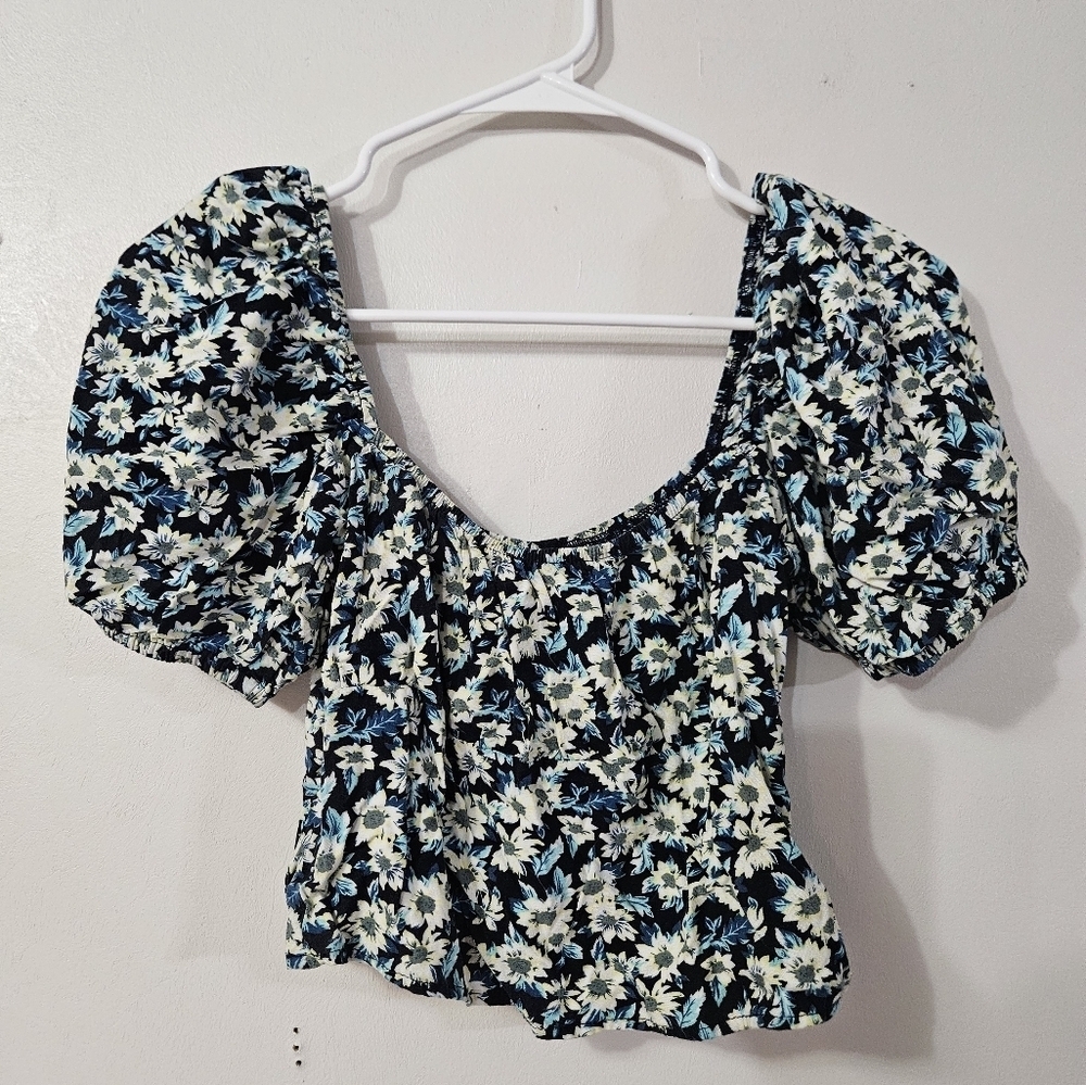 Motel Floral Puff Sleeve Crop Top!